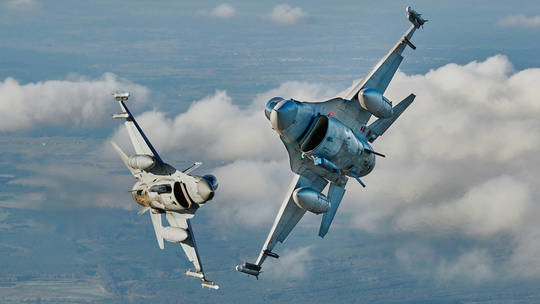 10月12日，在波兰参加北约军演的F-16战机 图源：外媒