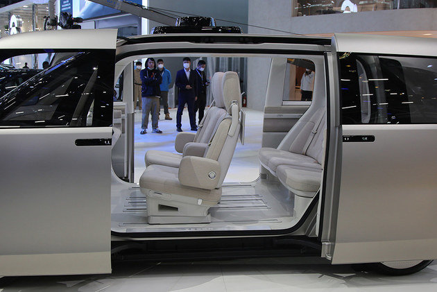 2022广州车展：极氪M-Vision概念车实拍 无B柱/L4级智能驾驶辅助