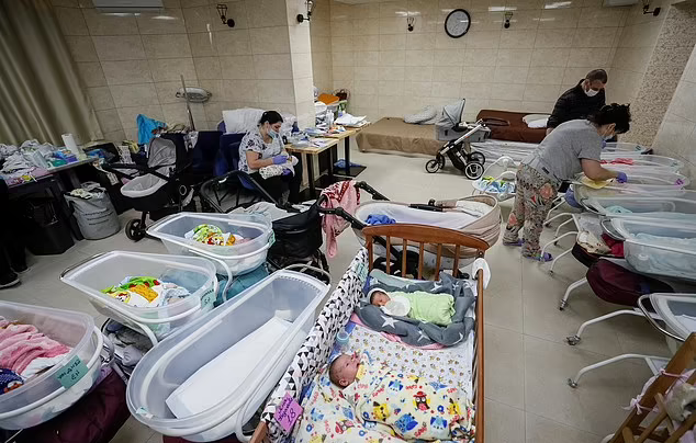 乌克兰代孕公司战乱下：新生儿挤地下室，父母难接回