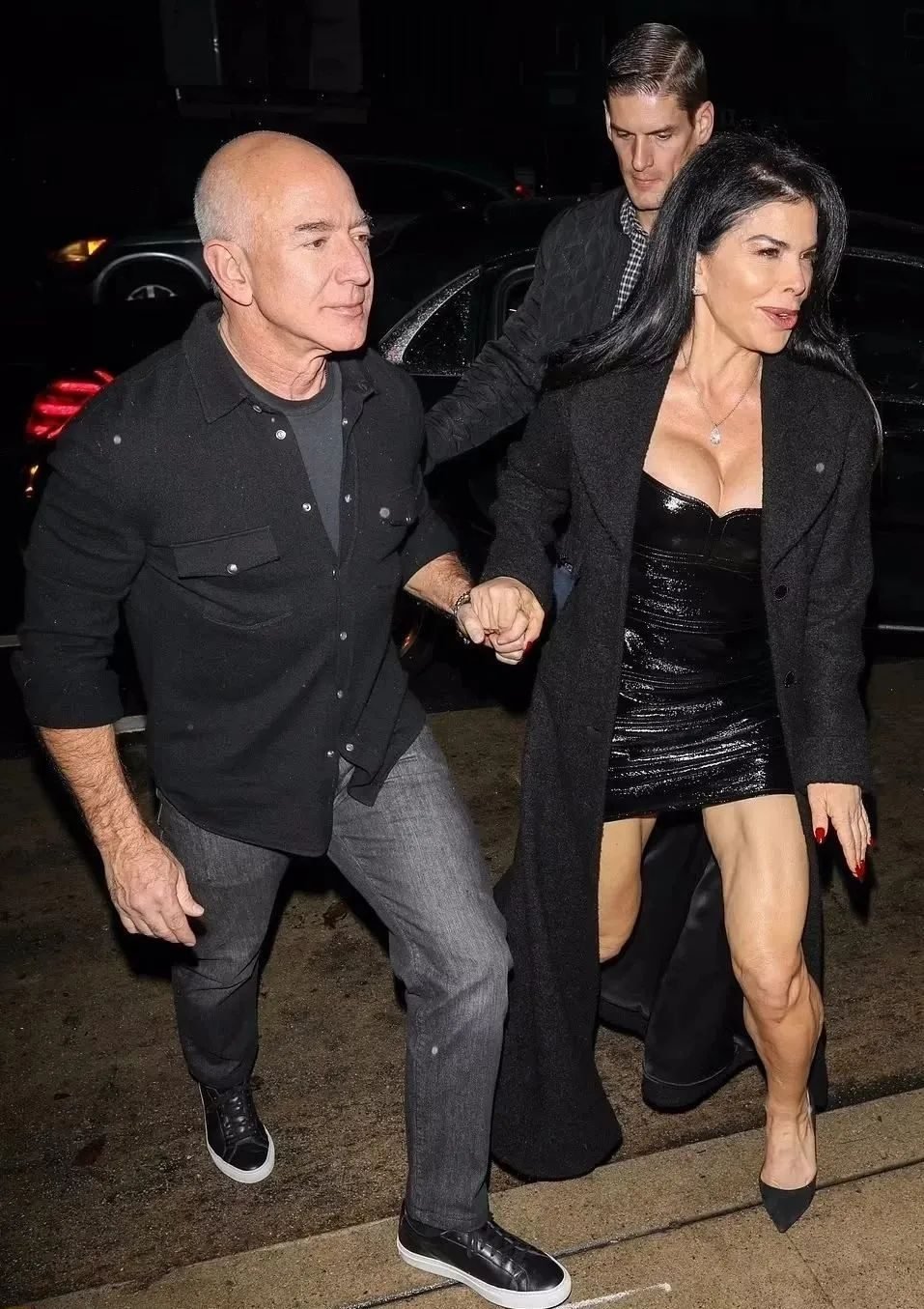 亞歷克斯·佩雷拉談MMA規則的傷害問題：「我覺得我們應該改改這些規則。如果一個人把另一個人逼到圍欄邊，那就要在那裡狠狠地揍他。但他（安卡拉耶夫）什麼都沒做。」  : r/MMA, image size:957x1355