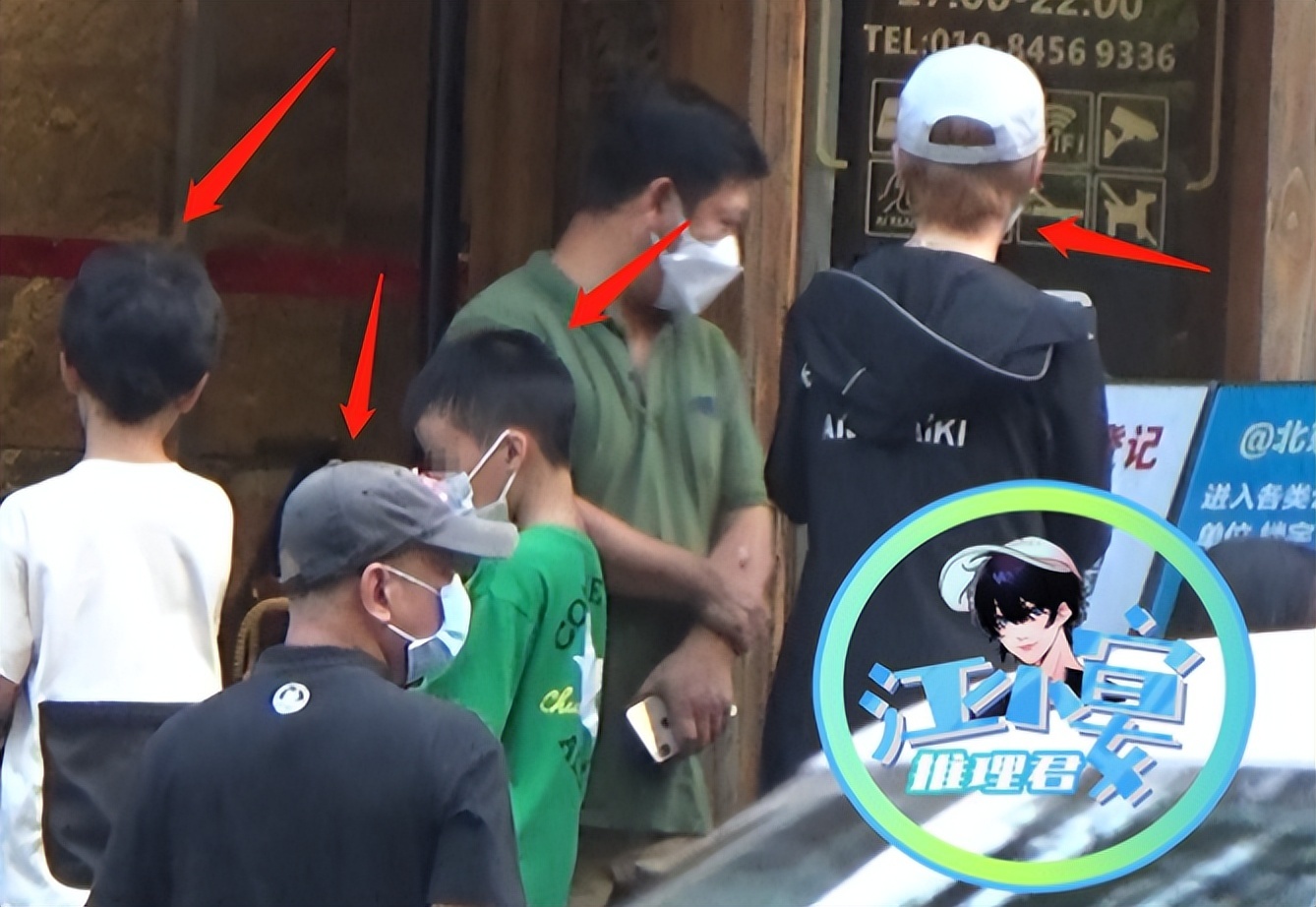 吴京夫妇与友人聚餐 谢楠带儿子狂奔过马路 吴虑蹦跳舞棍似战狼 吴京夫妇与友人聚餐 谢楠带儿子狂奔过马路 吴虑蹦跳舞棍似战狼