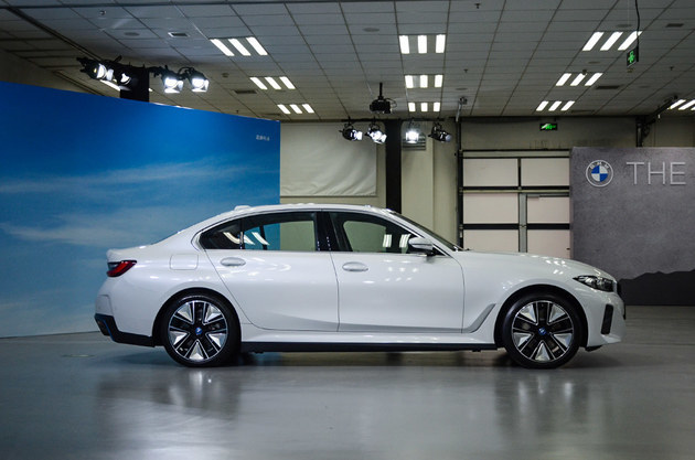 宝马全新i3内有乾坤标配空气悬架你敢信