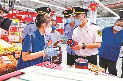 国内三代试管的费用（执法人员进车间全流程检查月饼生产）