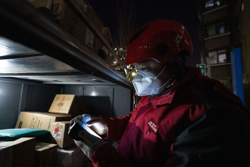 京外支援夜间派送疏通北京快递堵点