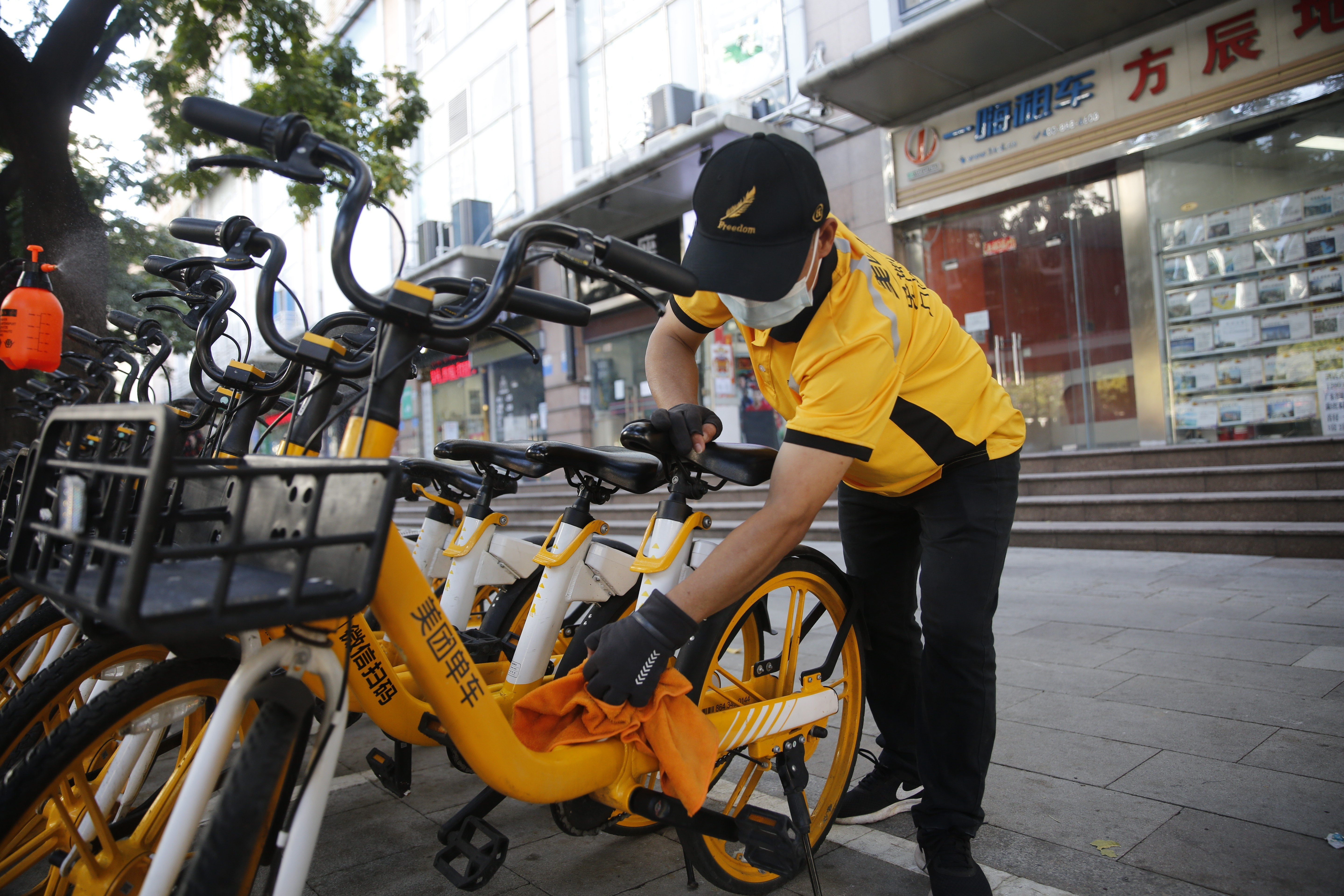 共享单车运维工的一天 BACDC543DDB58E724A9DF366A72BF31416F7E6E7_size2639_w5760_h3840.jpeg