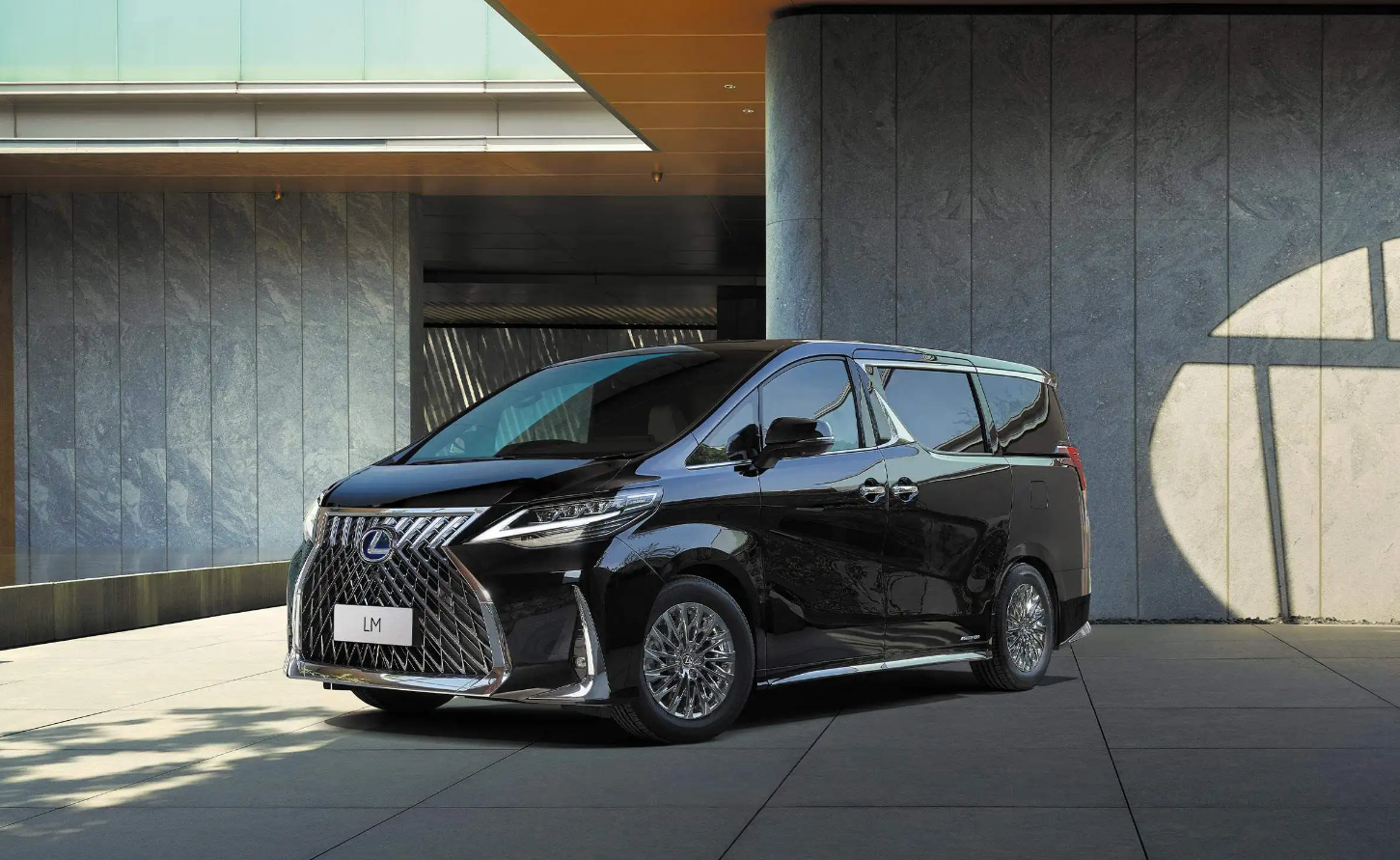 "加价"都换不来安全保障,雷克萨斯lm之殇,到底是谁的错?