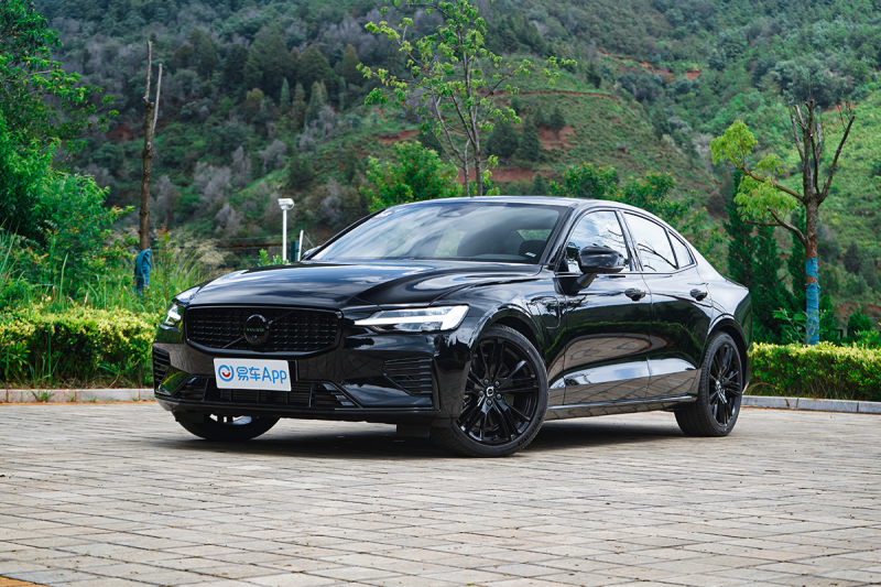 沃尔沃s60家族正式上市,除了之前在售的五款燃油车型以及两款混动车型