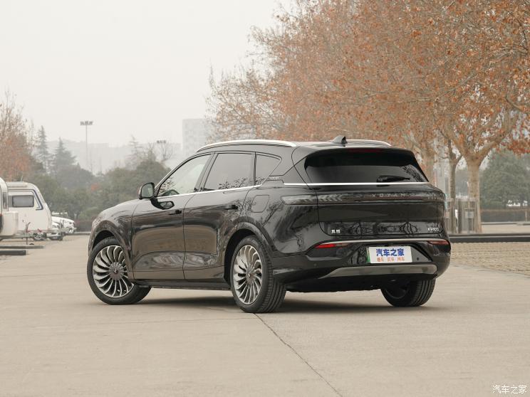 岚图free定位中大型suv,于2021年6月正式上市,目前提供5款在售车型