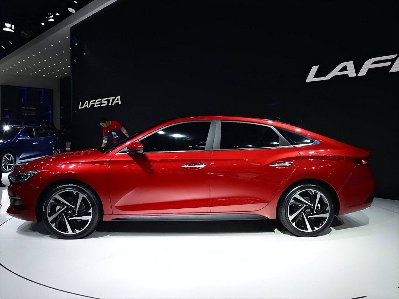 全新溜背轿跑造型北京现代菲斯塔 更符合年轻人的审美感官__凤凰网