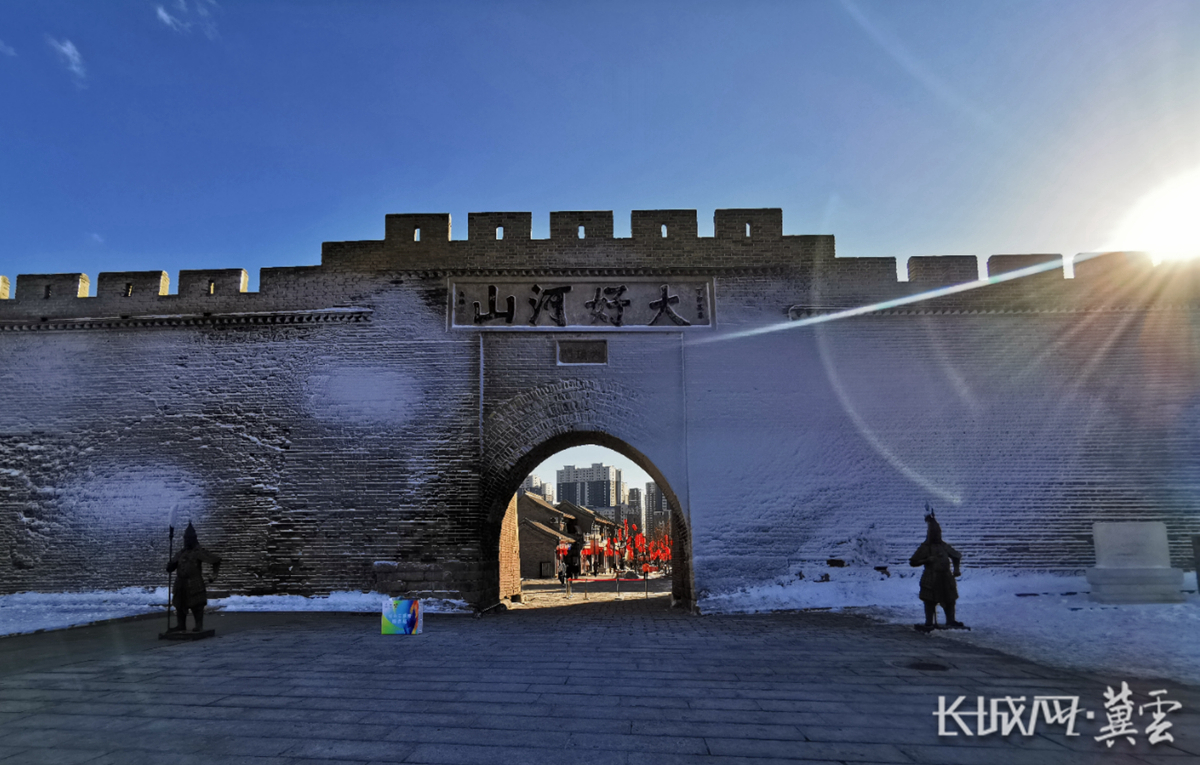 张家口大境门雪景图片