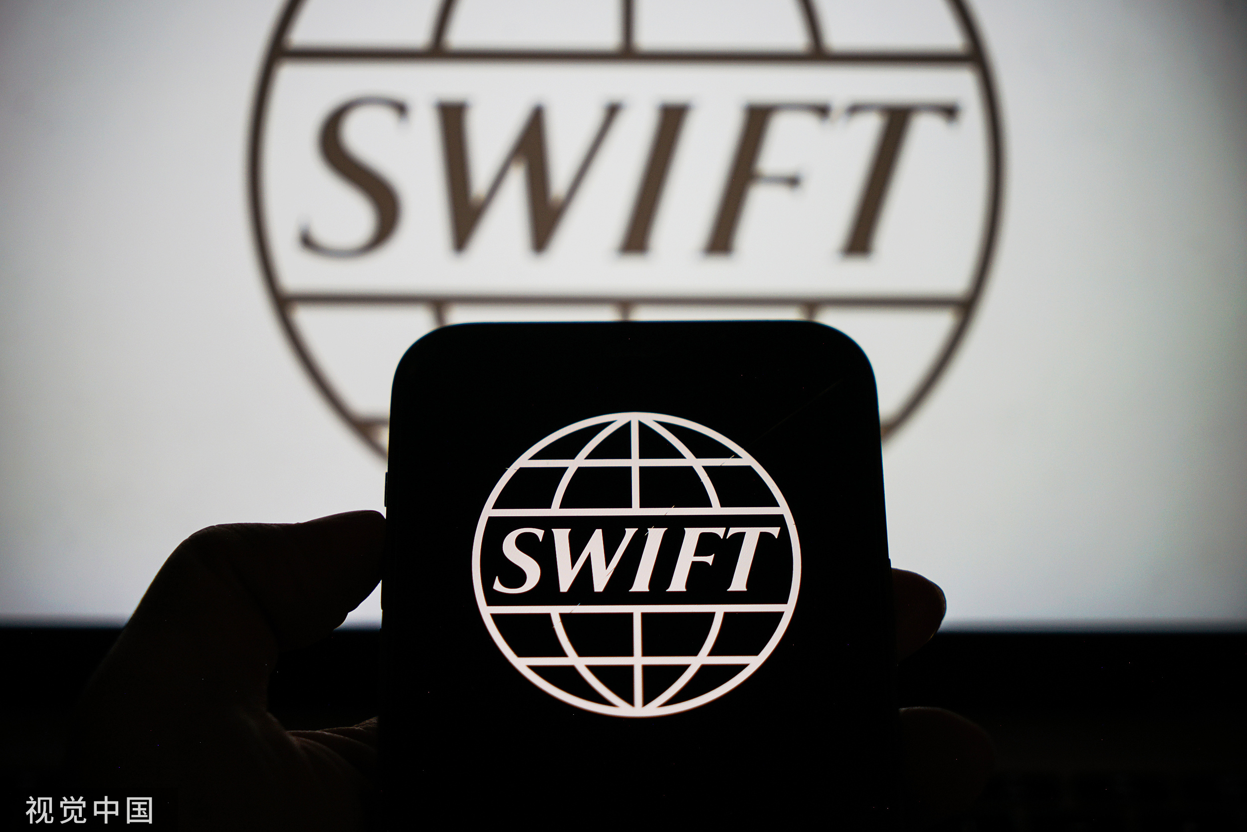 SWIFT 制裁！俄罗斯多家银行接入CIPS 人民币国际化有望加速