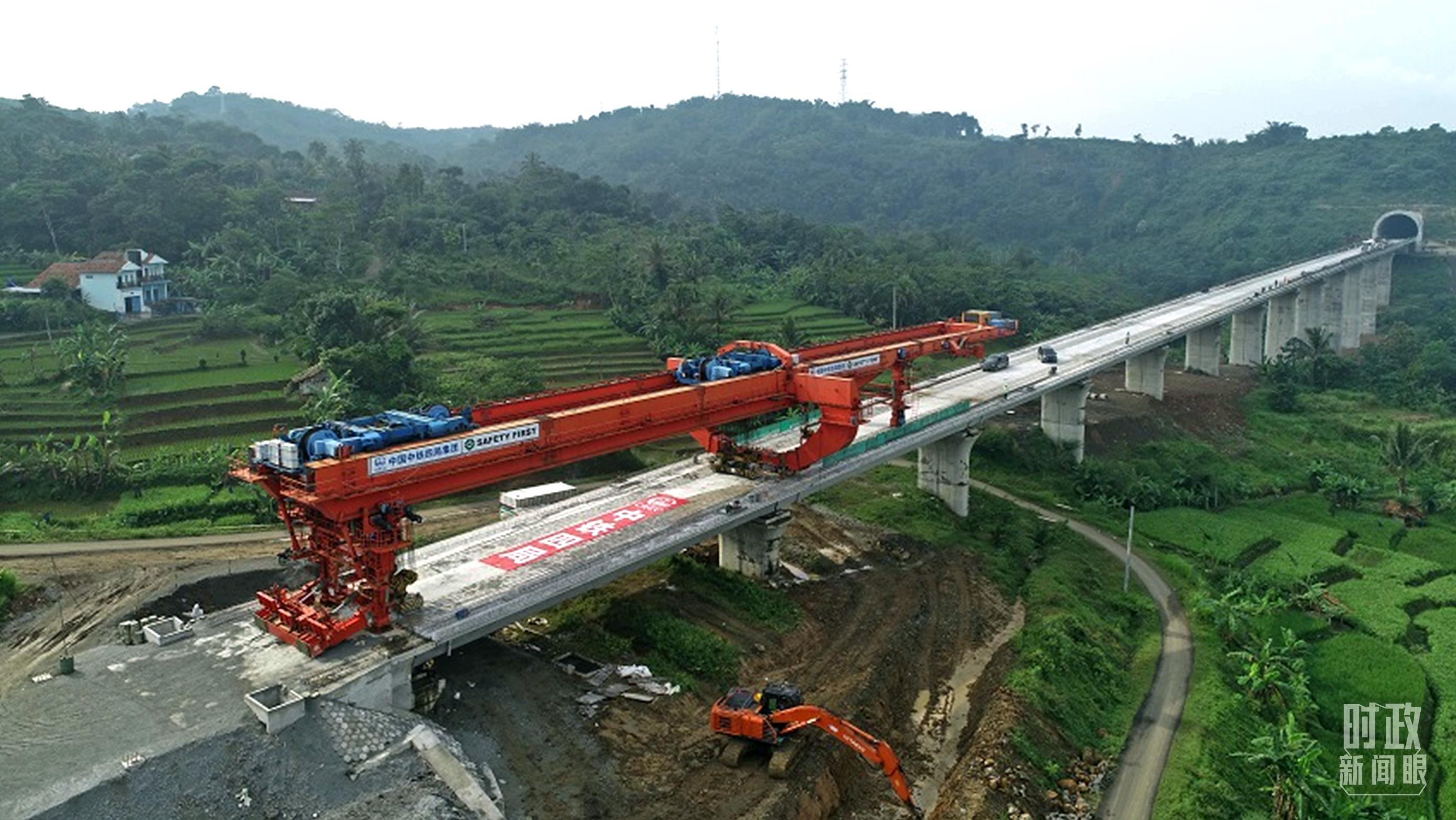2022年6月,雅万高铁四号梁场完成箱梁架设任务.(资料图)
