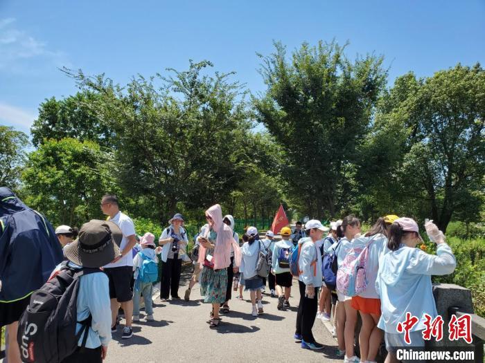 游客åè§æ¬åé³(èµæå¾) å¨è¾ä¾å¾