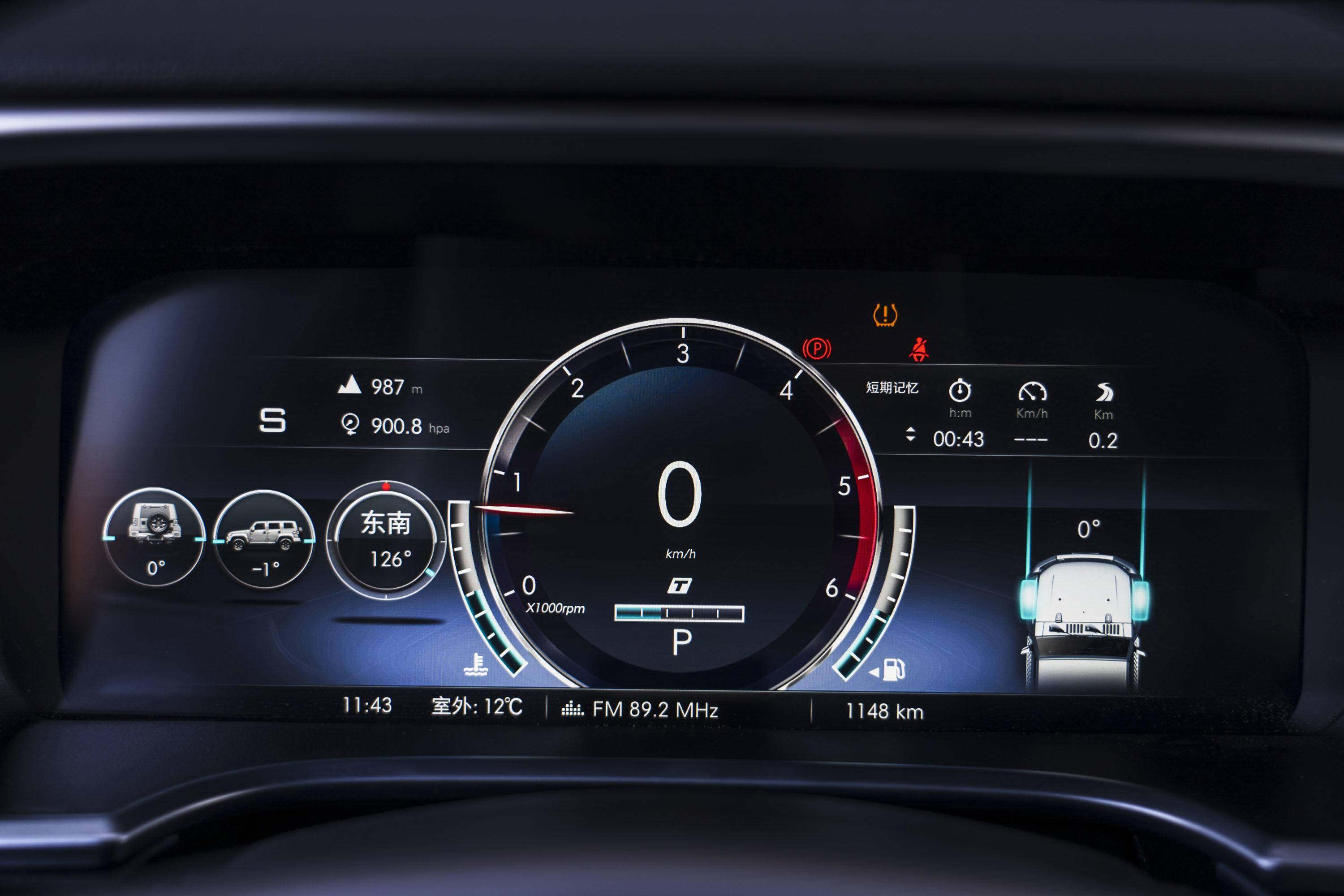 3英寸液晶仪表盘,显示信息丰富且清晰,虽失去了传统机械仪表的硬派感