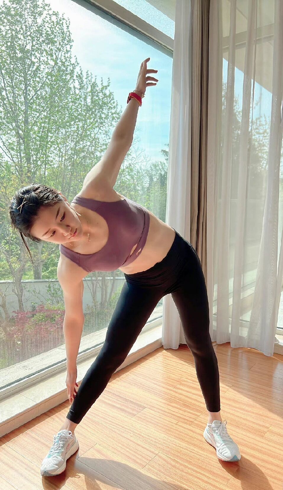 陈梦晒晨跑照,秀马甲线!球迷:伊藤美诚赢不了她__凤凰网