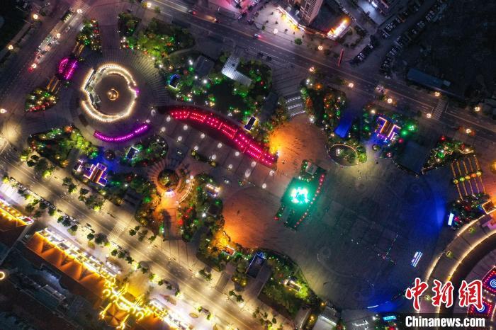 5月12日,航拍贵州正安吉他广场的吉他造型。 瞿宏伦 摄