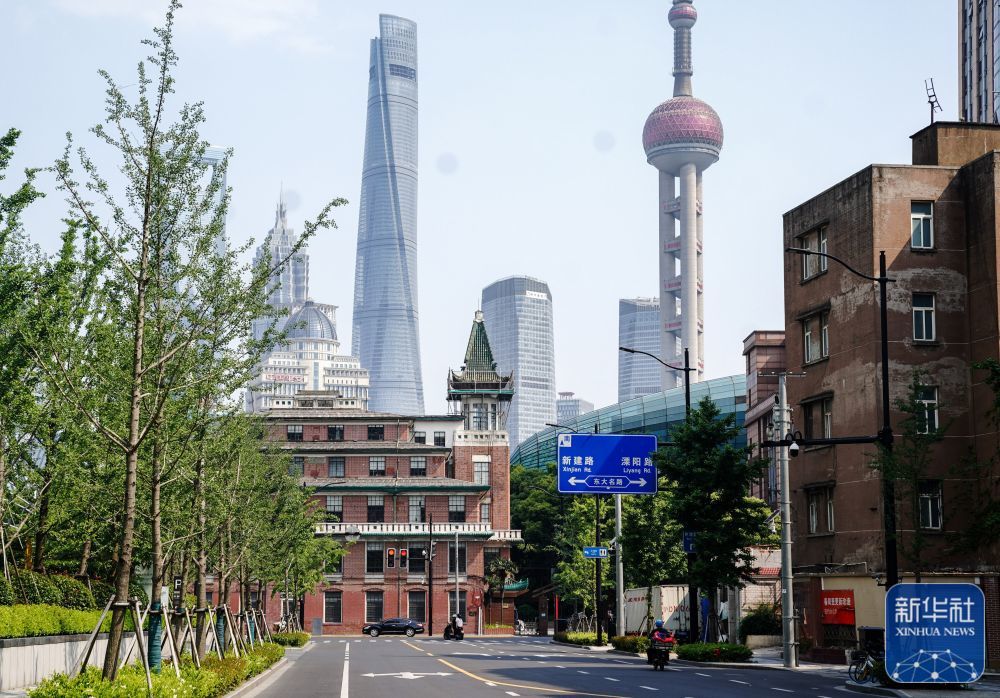 5月17日拍摄的上海街景。新华社记者 丁汀 摄