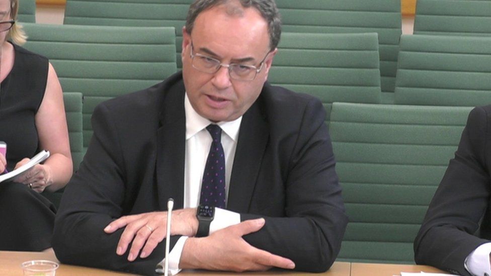 英格兰银行行长安德鲁·贝利出席议会会议 图自英媒