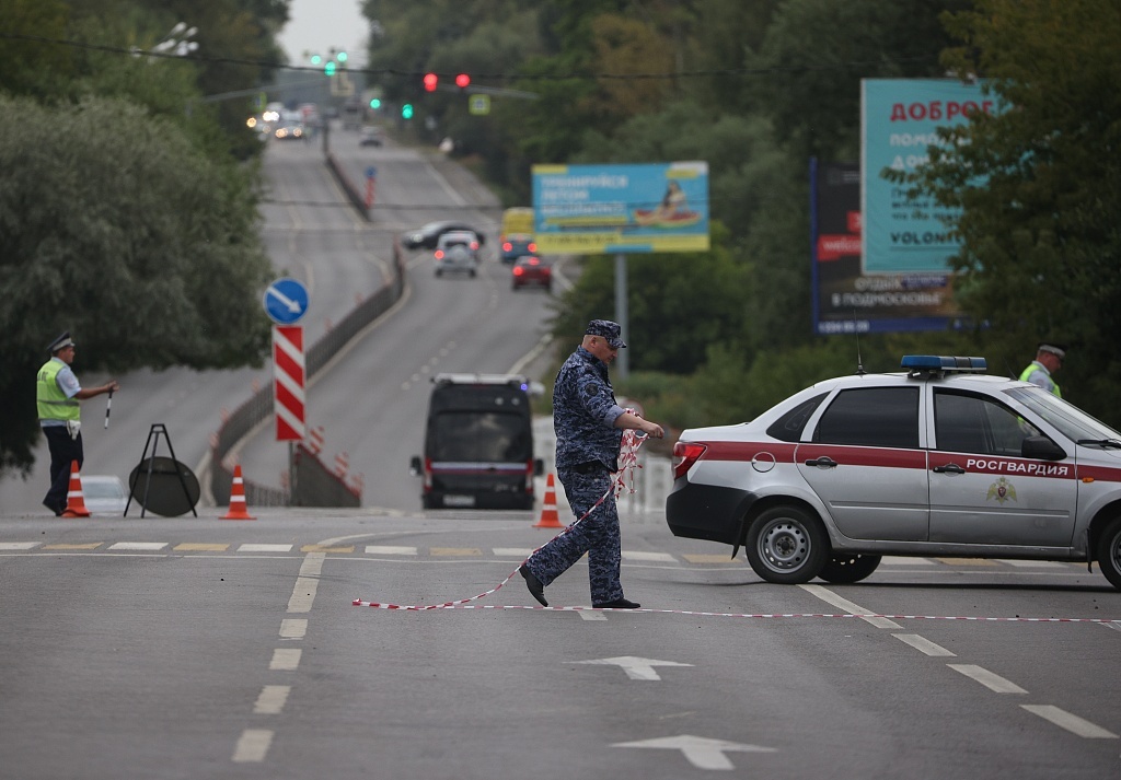 当地时间2022年8月21日凌晨，俄罗斯莫斯科州发生一起汽车爆炸，俄知名社会学家亚历山大·杜金的女儿达莉娅·杜金娜在爆炸中身亡。视觉中国 图