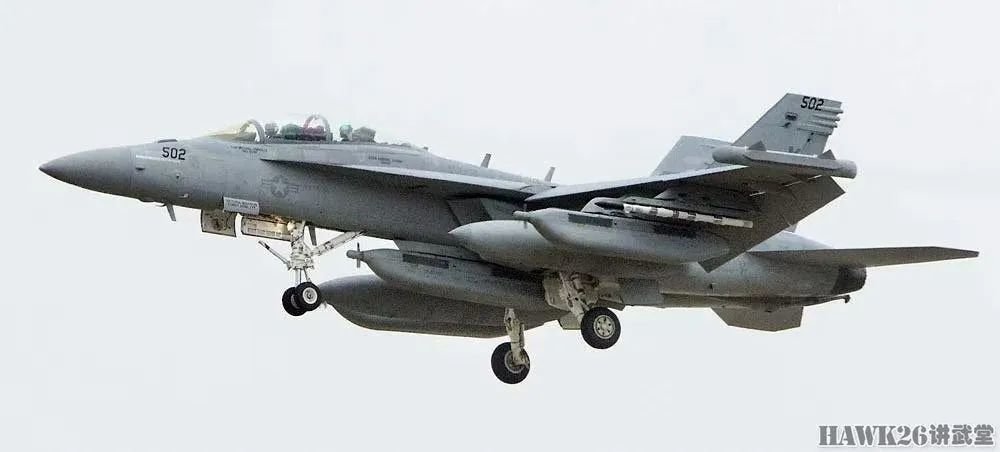 采用“镜面涂层”的美军F-35C曝光 神秘用途引猜测