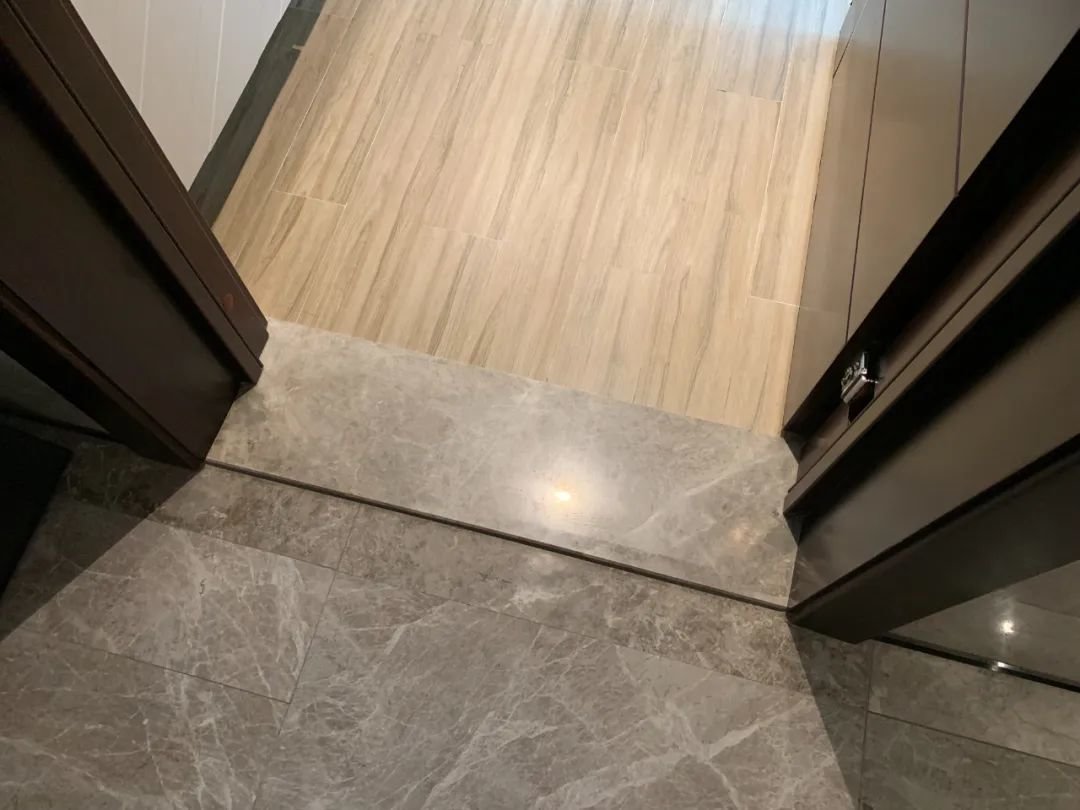 家里装修,门槛石or全屋通铺,哪种做法好?__凤凰网