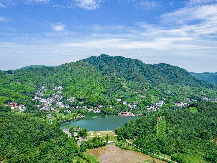 图为莫干山镇劳岭村风貌.新华社发(德清县新闻中心供图)