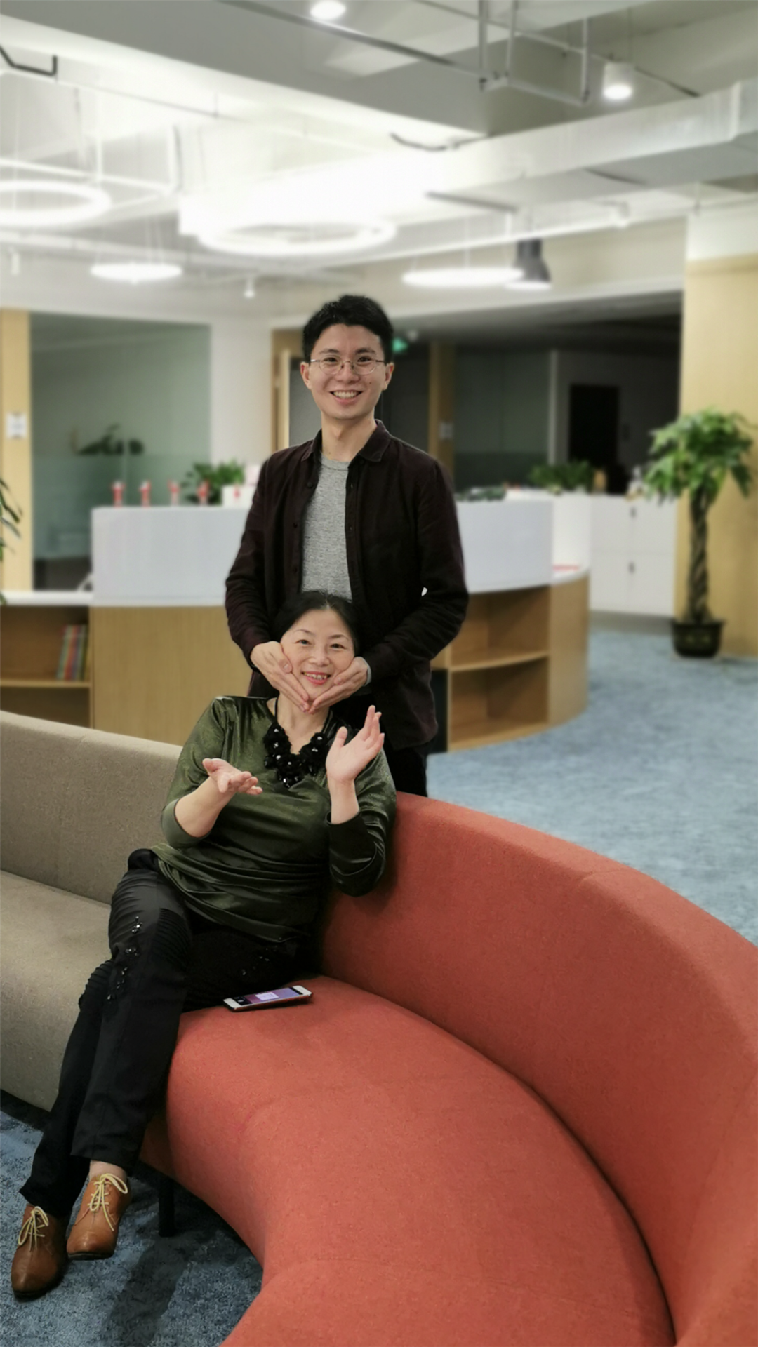 李蓉母子合照。