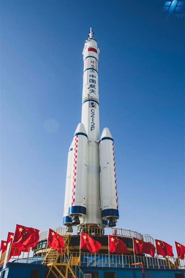 中国空间站新跨越！长征五号B火箭运抵发射场