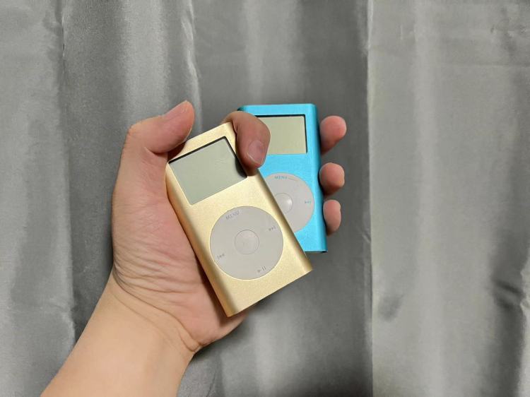 iPod mini 一代和二代 图源：品玩 王博源