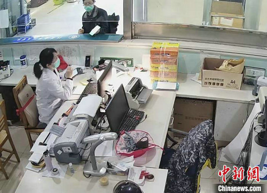 儿科医生这句话感动无数人孩子可怜住院费我来结