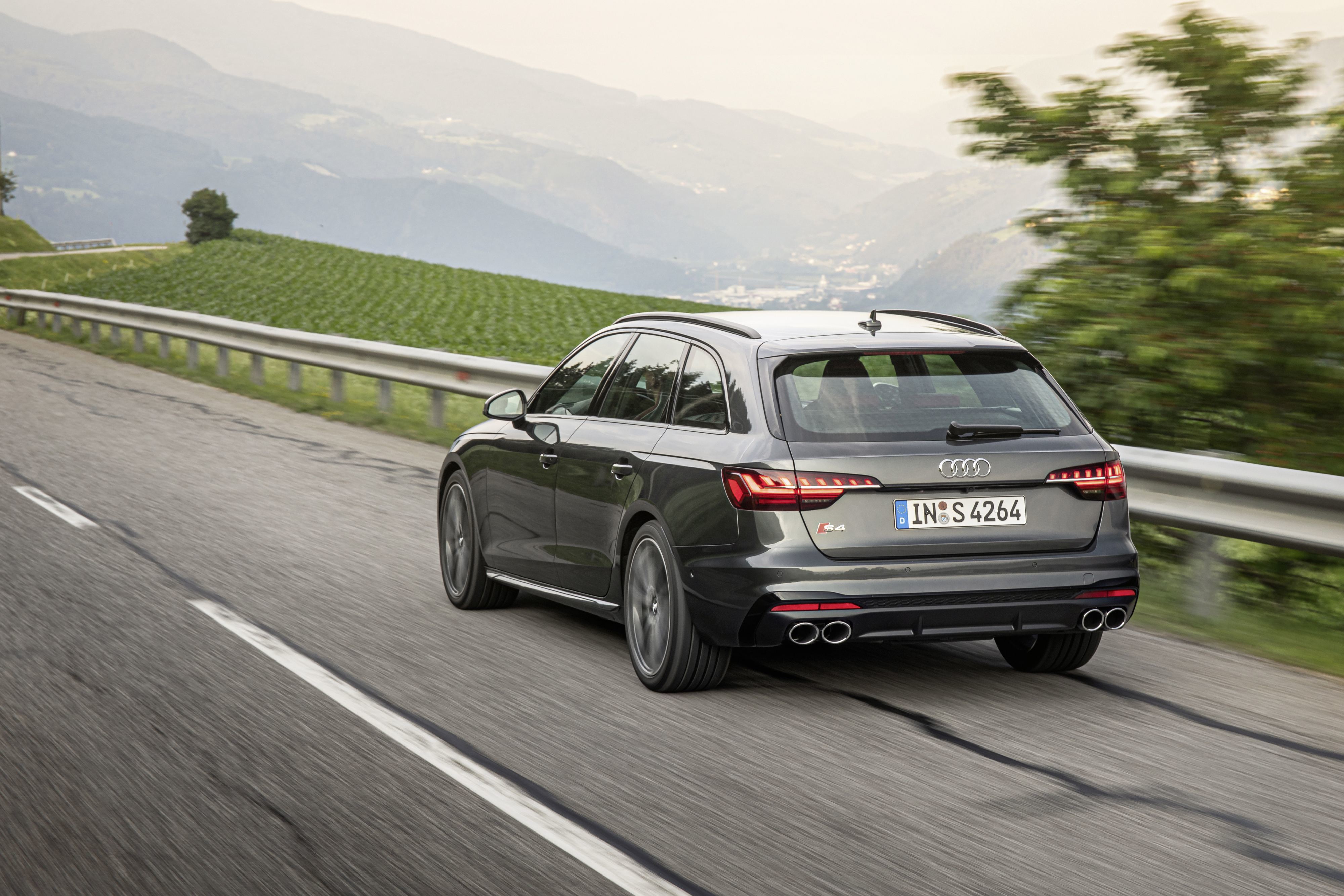 奥迪瓦罐粉看过来,奥迪s4 avant年底将引进国内,现已接受预订?