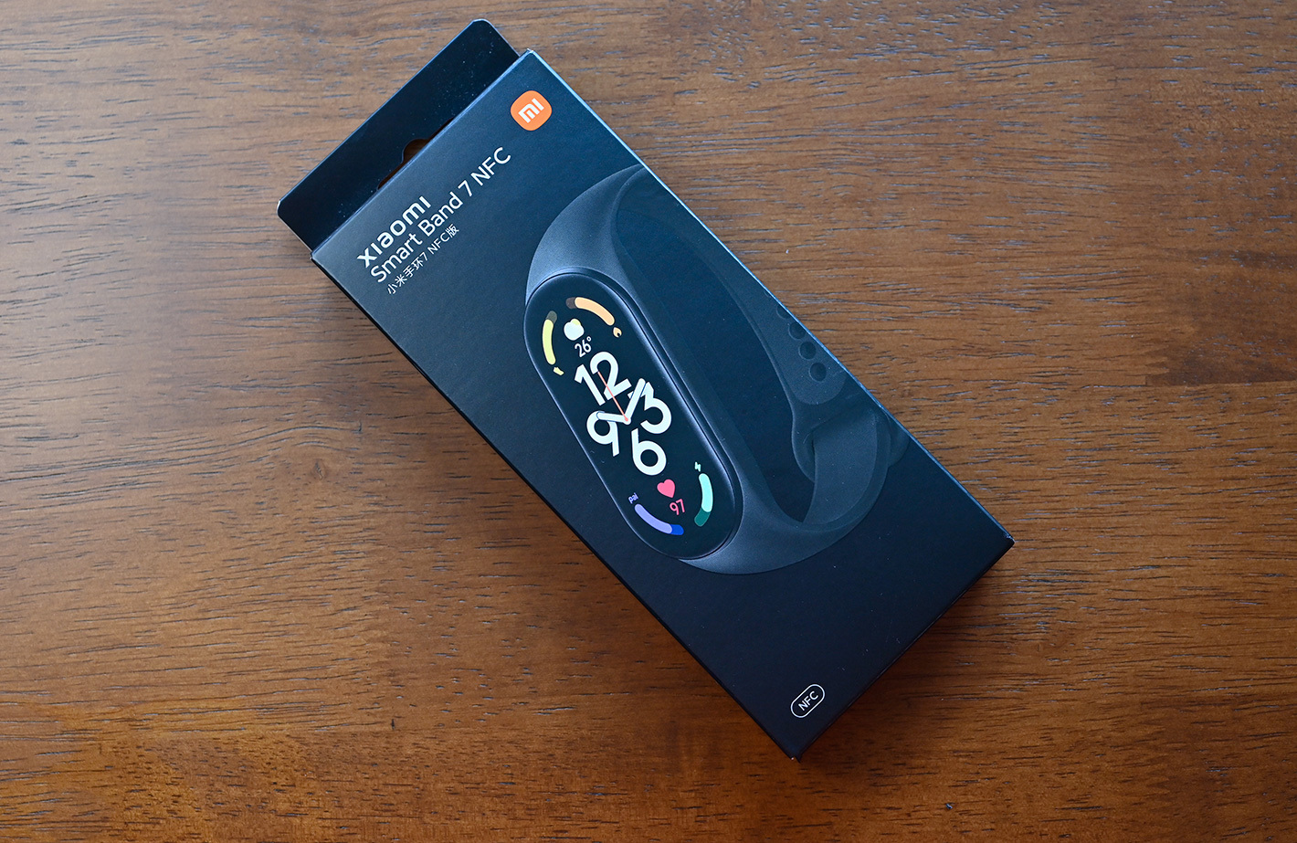 小米手环7开箱：除表盘面积大增外，运动健康方面有何提升？