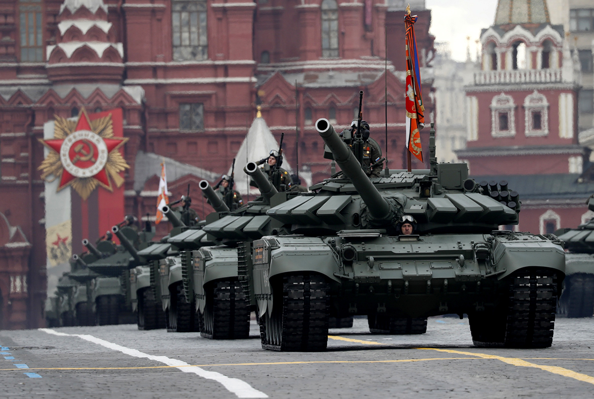 俄罗斯公布今年红场阅兵安排：1.1万军人参加，数百军事装备将亮相_凤凰网视频_凤凰网