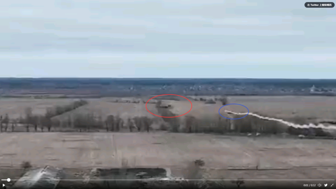 社交媒体流传的导弹击落米-24直升机视频，图中红圈处为米-24直升机，蓝圈处为发射的便携式防空导弹。