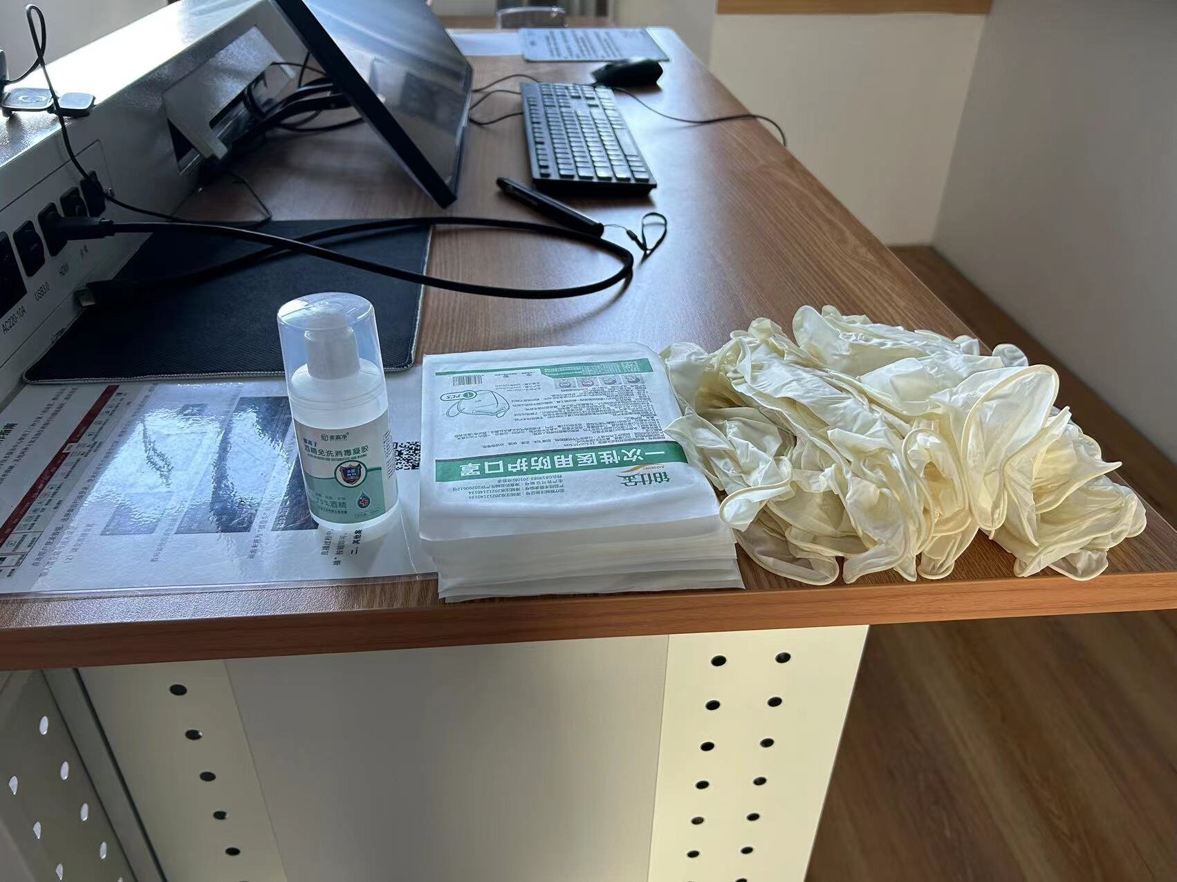 北京邮电大学考场内的防疫物资。受访者供图