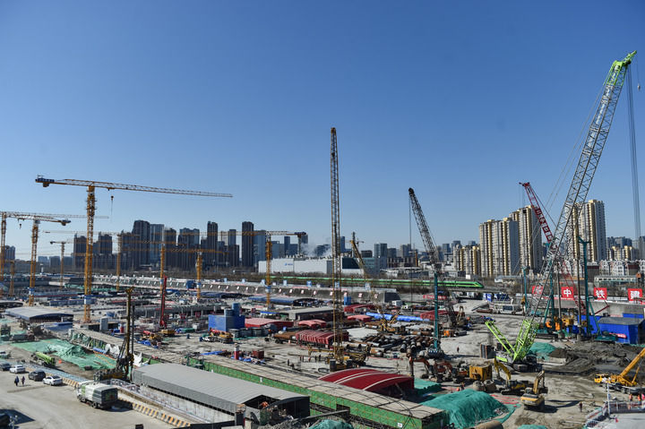 这是位于北京市通州区的北京城市副中心站综合交通枢纽工程建设现场(2022年2月23日摄)。新华社记者 陈钟昊 摄