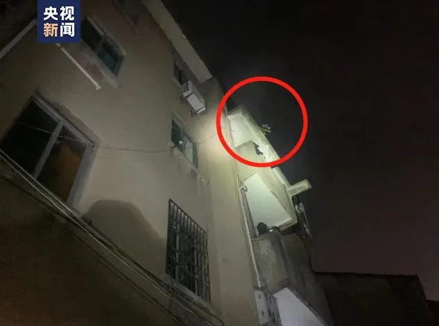 △ 火灾发生所在楼道对应的窗口