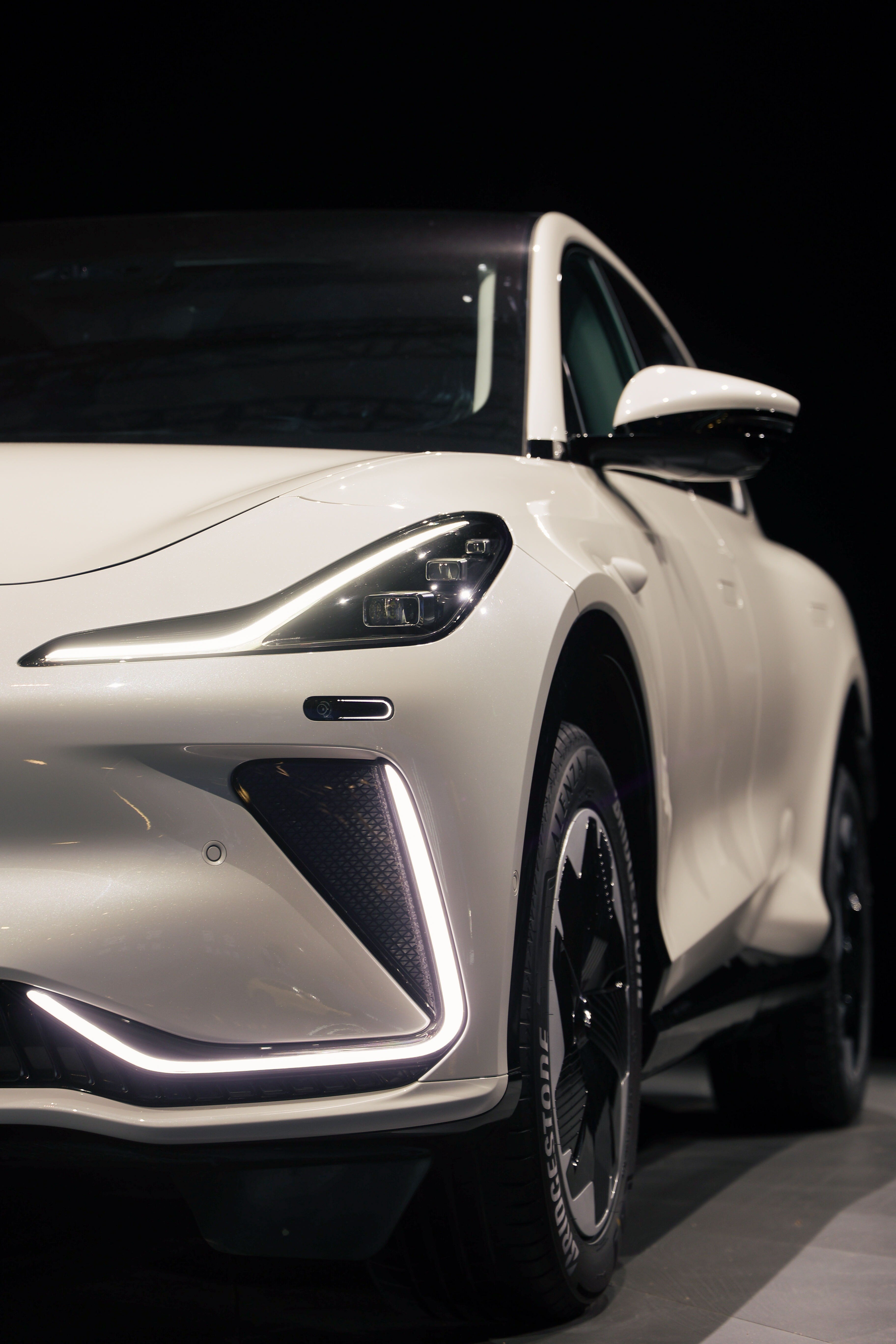 智己首款中大型豪华suv开启预售,ls7价格区间35万-50万元_凤凰网汽车