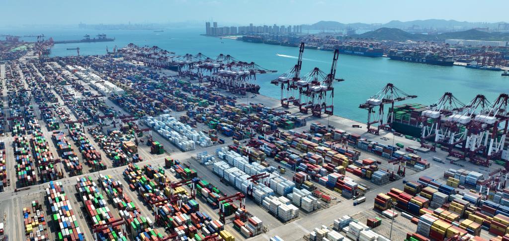 △山东青岛港：平均每两分钟就有金砖国家货物装卸