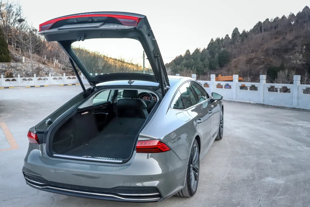 无框车门电动尾翼纵置20t这才是真正拉风的掀背车谁不爱