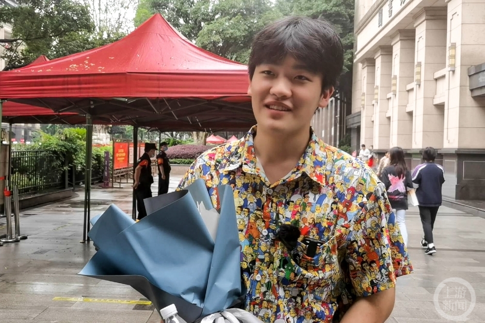 男生第一个冲出考场：&ldquo;三天了，终于有人来采访我了&rdquo;