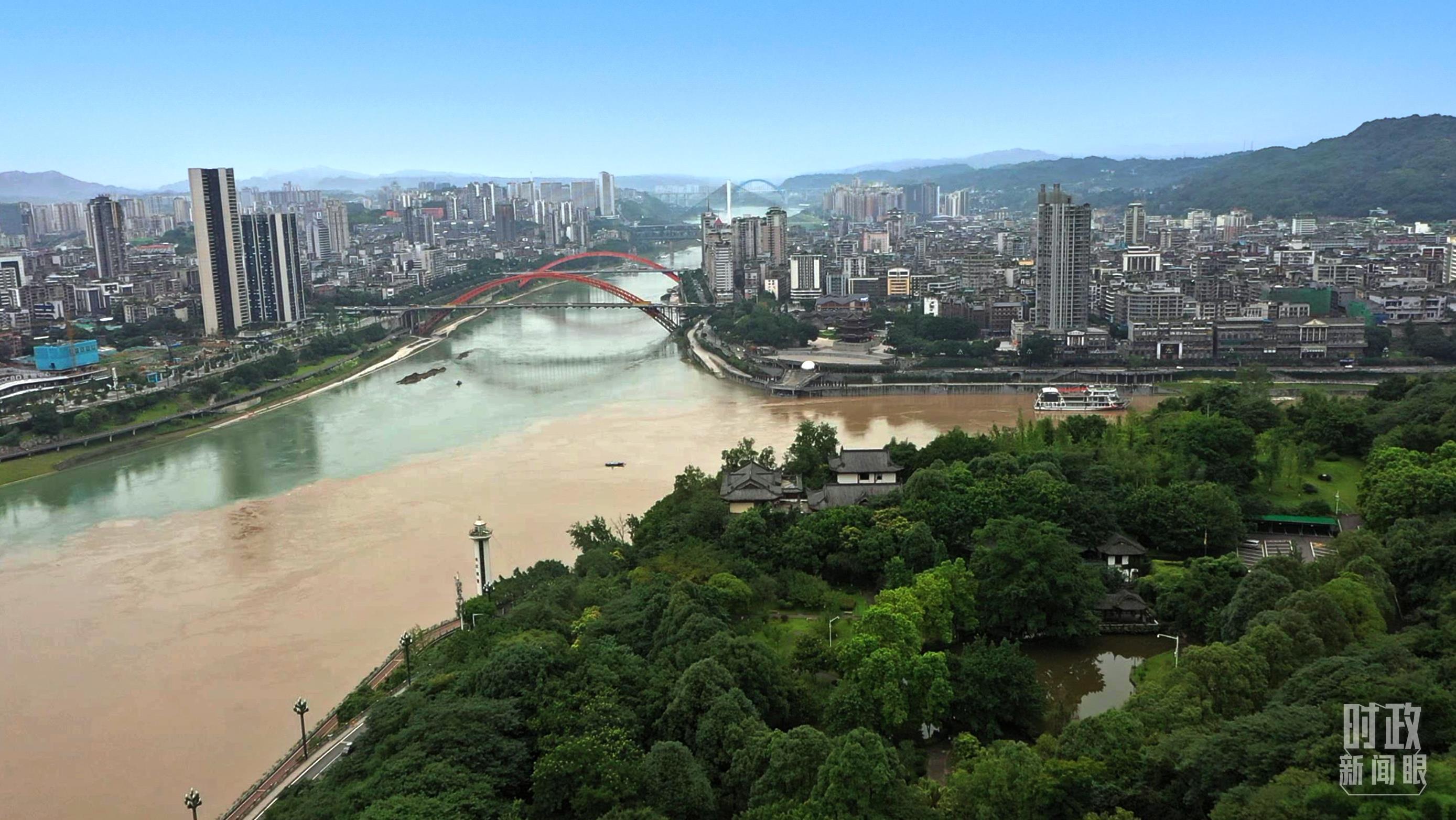 △俯瞰宜宾三江口。（总台记者胡吉川拍摄）