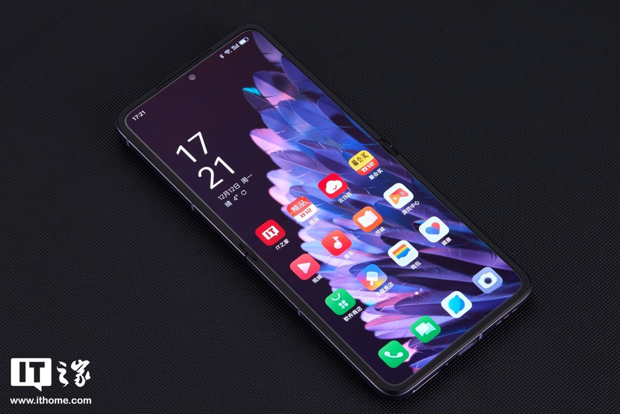 桌子上的游戏遥控器