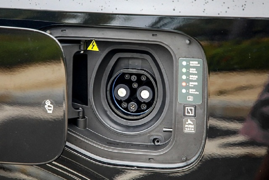 瞄准埃尔法gl8艾维亚极氪009499万起售值不值这个价