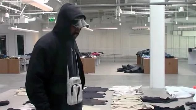 侃爺遭爆料強迫員工看A片 羞辱女員工 眾叛親離選總統… 23 D798947E8778F8001D30A2ECEB2F61AA4171314C size32 w634 h356