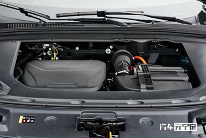 5t发动机与电动机组成的插电混动系统,最大功率355kw,峰值扭