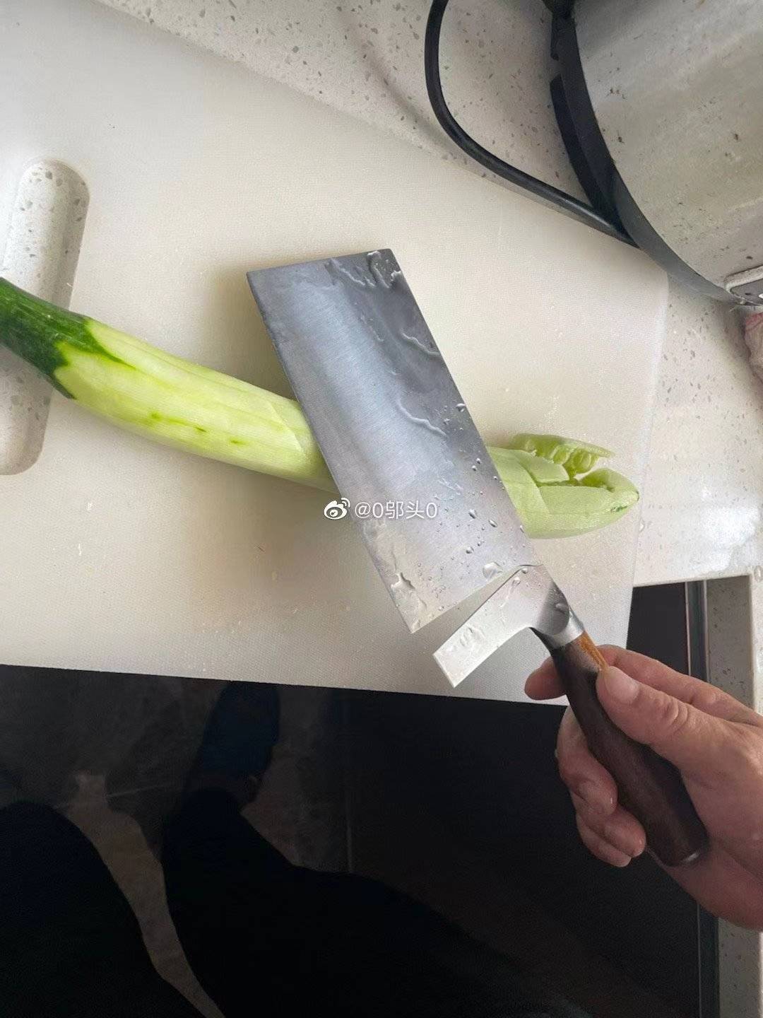 张小泉菜刀不能拍蒜？隔壁十八子、王麻子连夜直播啪啪拍蒜__凤凰网