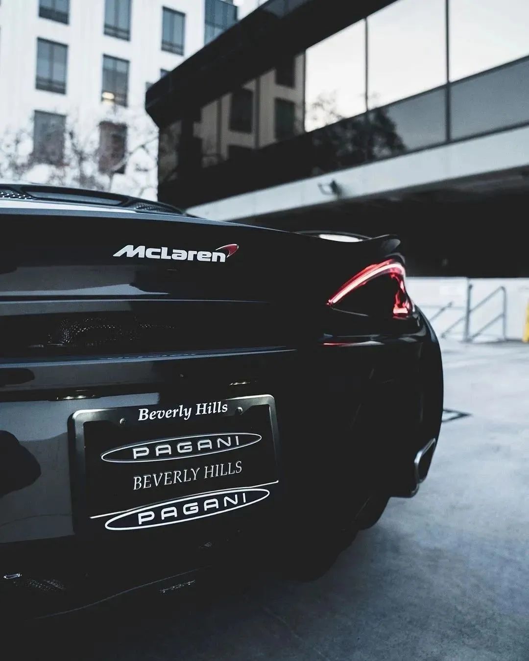 壁纸库黑武士迈凯伦