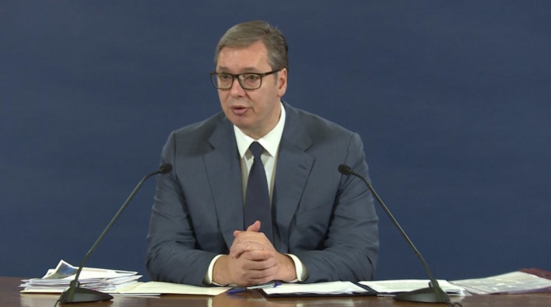 当地时间12月10日，塞尔维亚总统武契奇发表全国讲话 视频截图