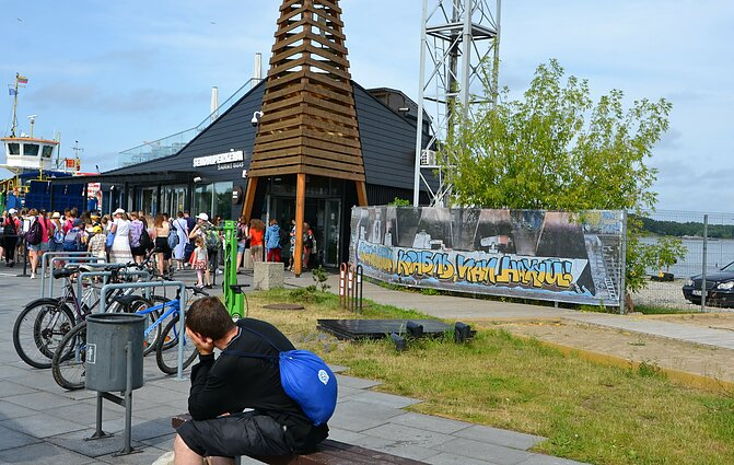 克莱佩达市现辱骂俄军海报 图自LRT